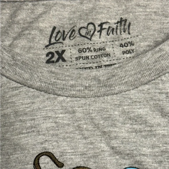 2 Christmas t-shirts - Picture 5 of 5